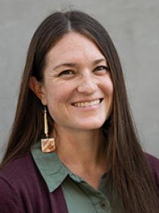 Alison Hirata headshot